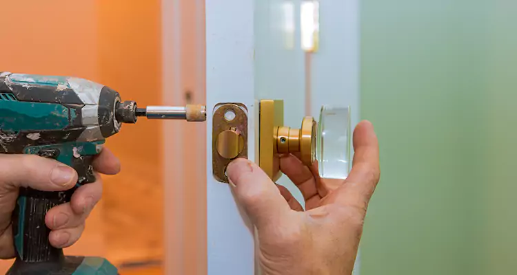 Broken Door Knob Fix in Hayward, CA