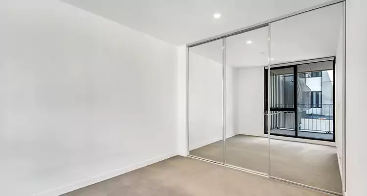 Why Homeowners Choose Us for Sliding Mirror Door Replacement in Hayward, CA