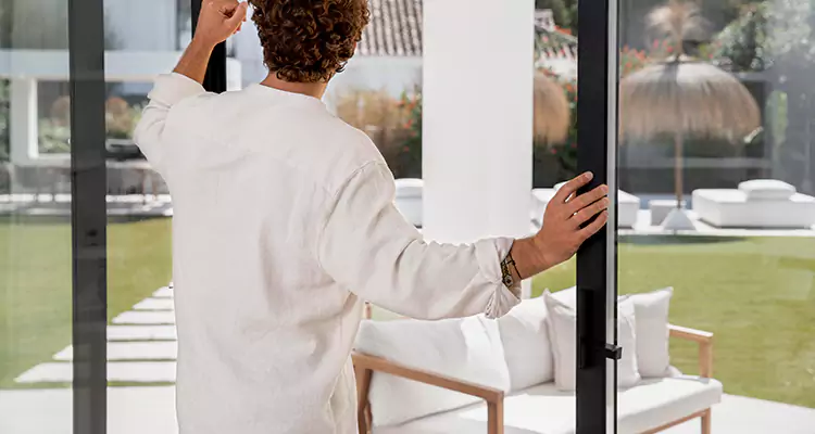 Sliding Screen Door Maintenance for Closing Issues in Hayward, CA